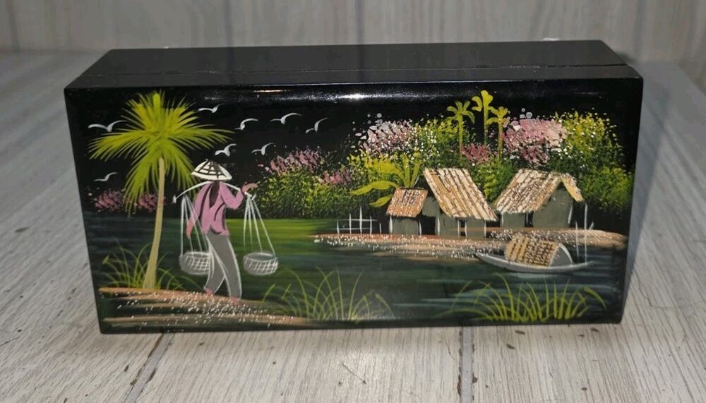 Vtg Chinese Hand Painted Lacquer Jewelry Trinket Box Velvet Lined Beautiful